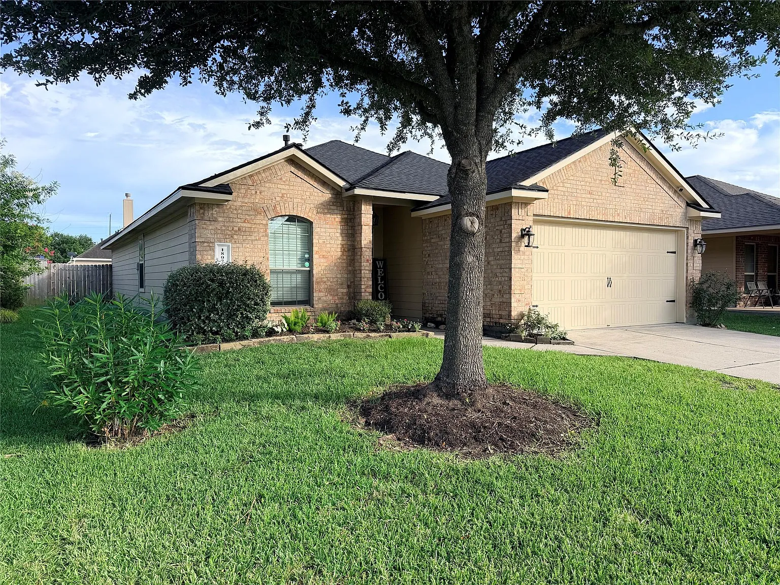 3 bed, 2.0 bath, 1606 sqft, $1,925 — Photo 3