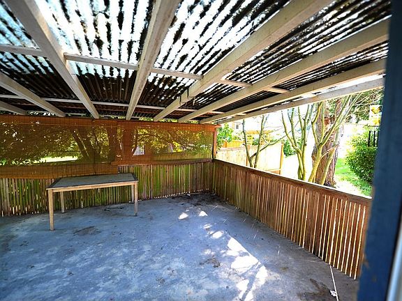 5th image of 17833 Larch Way