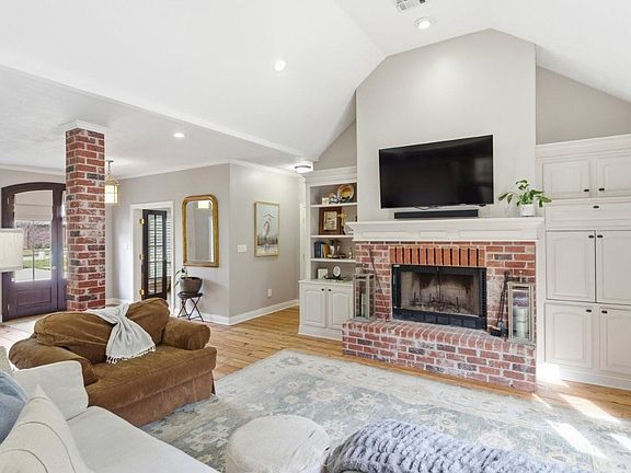 4th image of 4841 Troon Dr