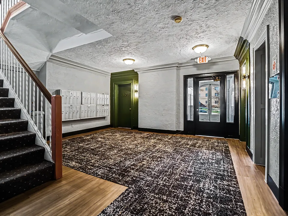 2373 Euclid Heights Blvd #106