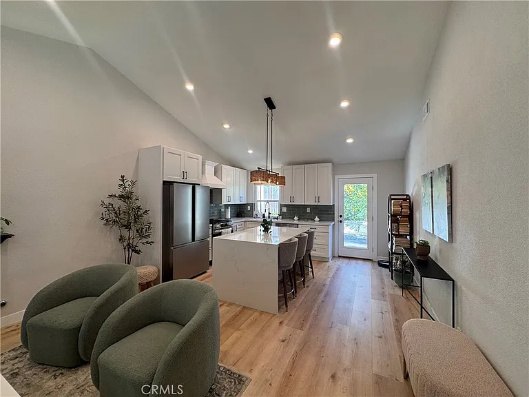 21742 Tegley — Photo 8