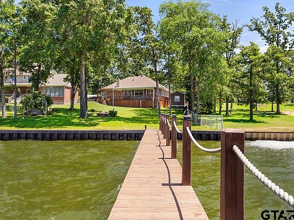 2nd image of 3522 S Island Dr
