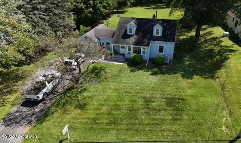3rd image of 592 Pinewoods Avenue