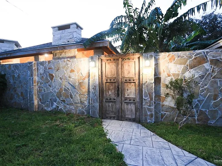 2306 Fox Run St — Photo 30