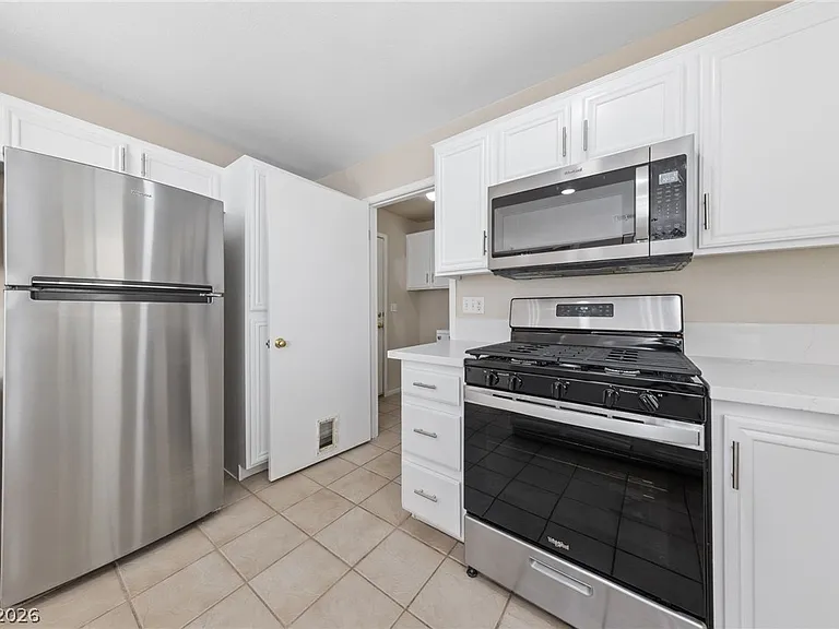 8025 Cherish Ave — Photo 11