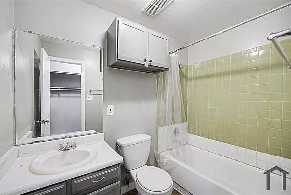 1908 Clinton St #103 — Photo 4