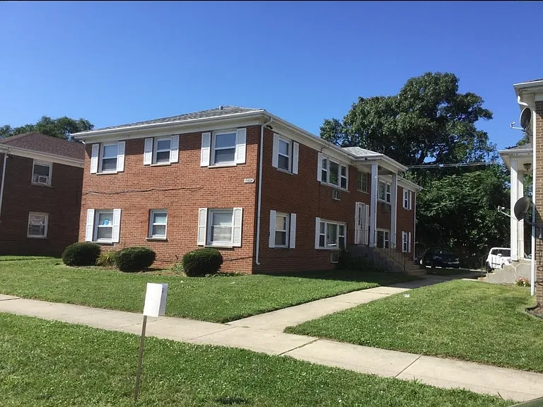 15024 Dorchester Ave #1E — Photo 1
