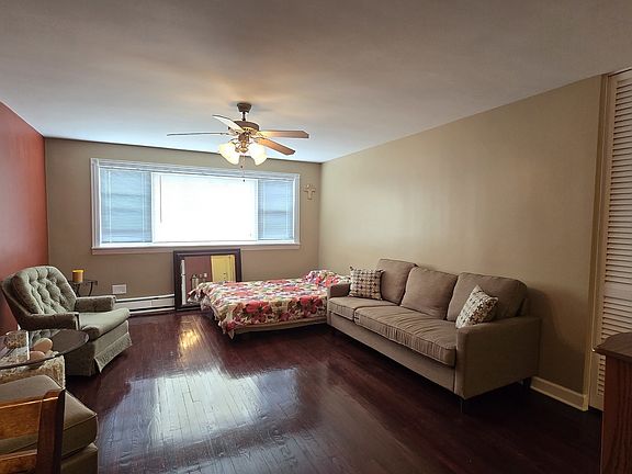 3rd image of 2411 W Balmoral Ave APT 3D