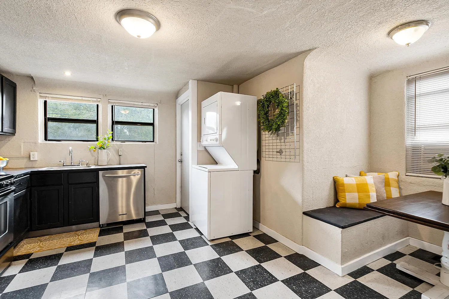 4 bed, 1800 sqft, $3,000 — Photo 4