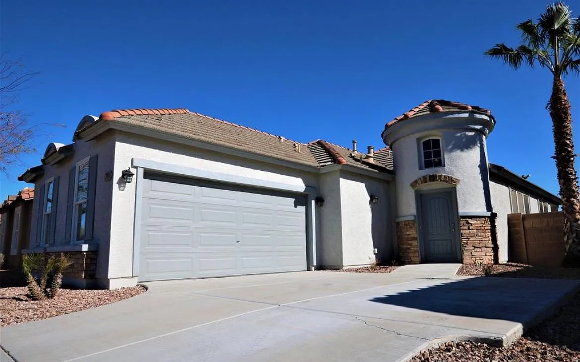 30331 W Leah Dr — Photo 2