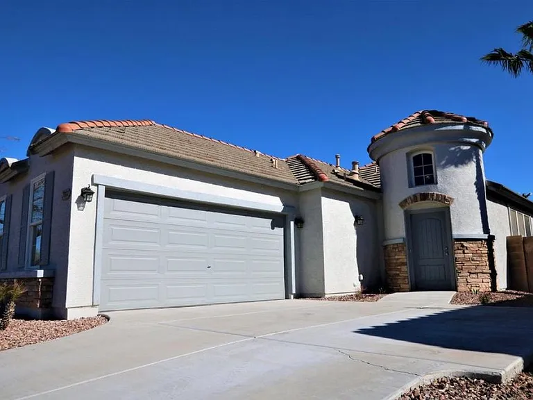 30331 W Leah Dr — Photo 2