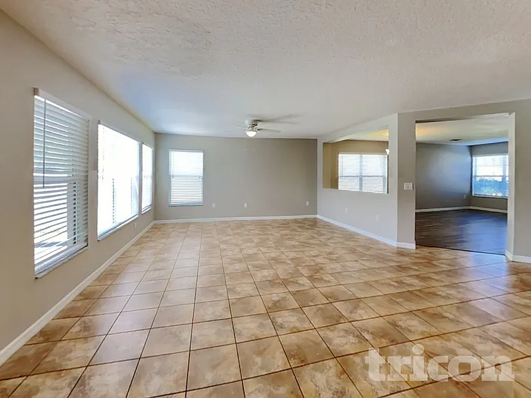 4667 Caverns Dr — Photo 2
