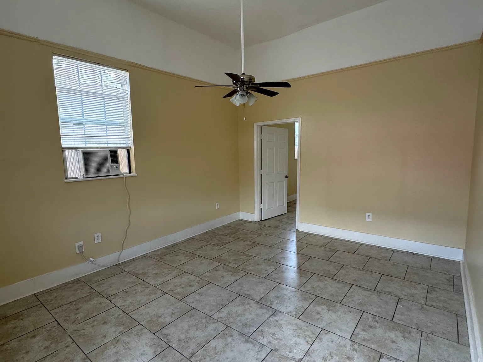 2 bed, 980 sqft, $1,500 — Photo 2