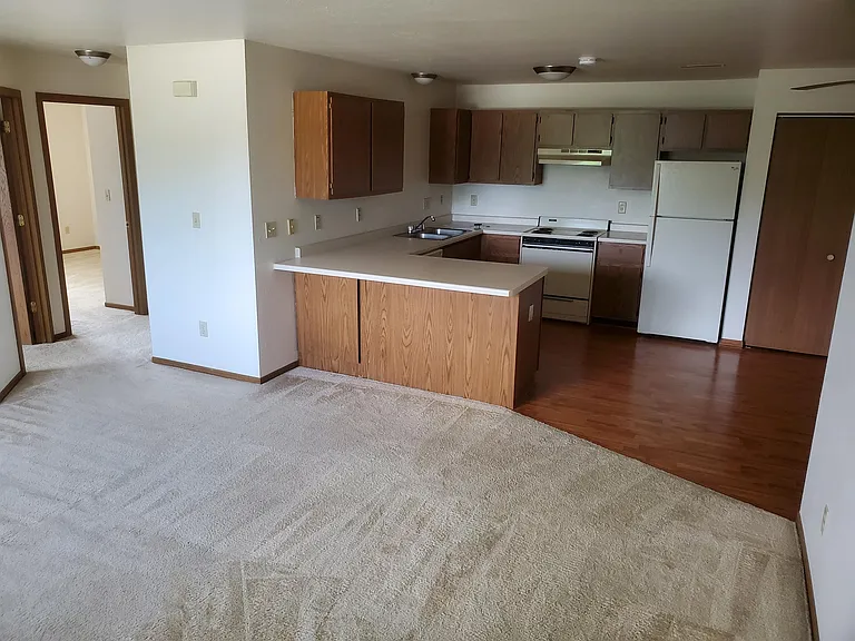 S75W16830 Gregory Dr #F — Photo 2