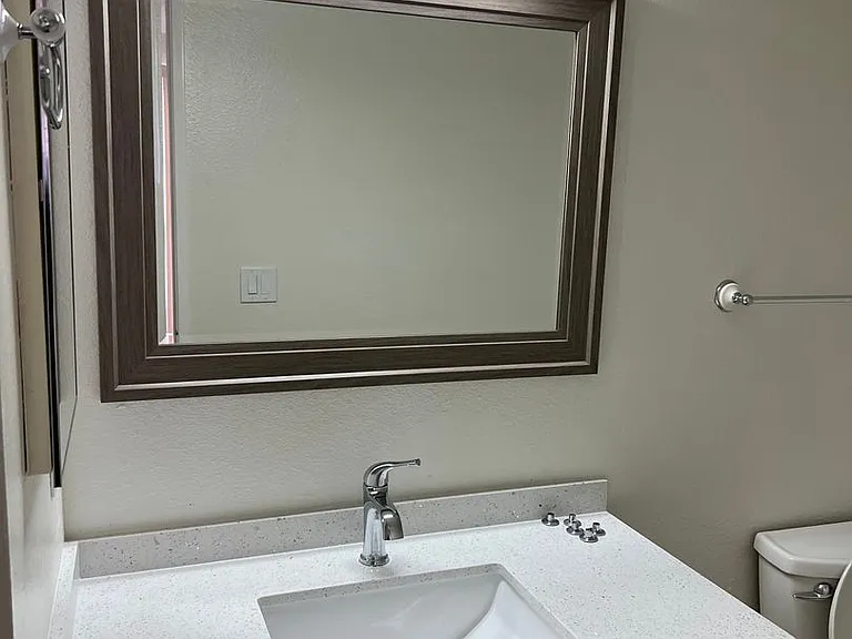 504 Clay Apartments — Photo 6