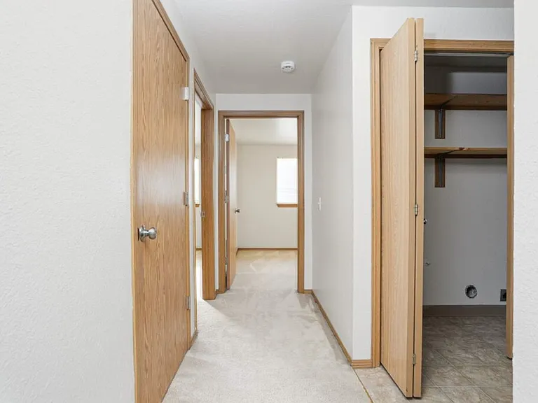 102-Mountain View Apts — Photo 19