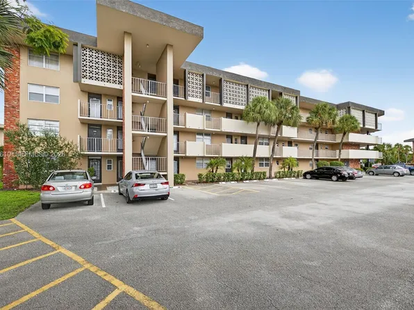 3051 NW 46th Ave APT 405, Lauderdale Lakes, FL 33313