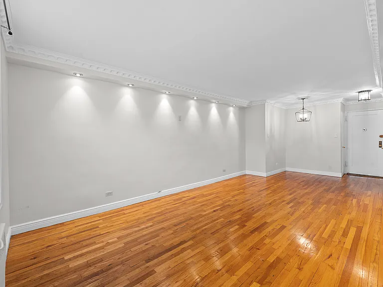 6730 Clyde St #5B — Photo 12