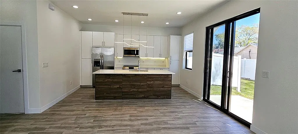 3 bed, 2.5 bath, 1596 sqft, $2,900 — Photo 3
