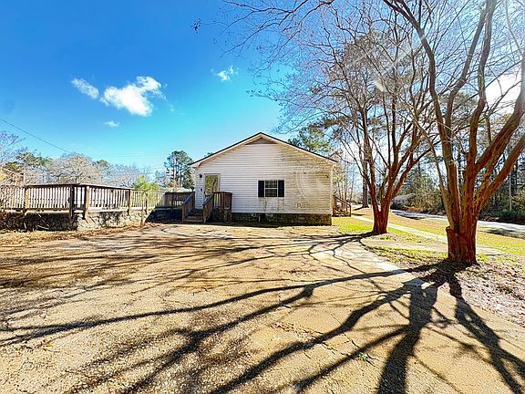 3rd image of 2951 Summerhill Rd