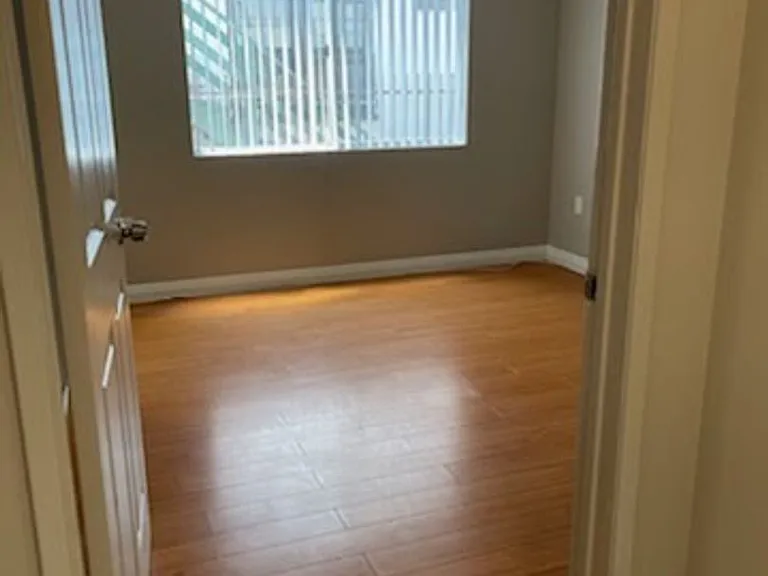 1618 Schrader Blvd — Photo 32