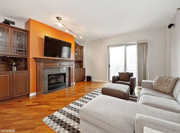 4th image of 4350 N Broadway Ave #505NT