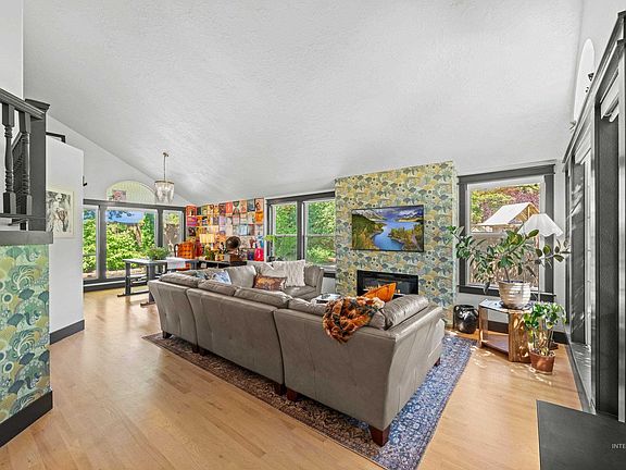 3rd image of 8155 W Burntree Ct