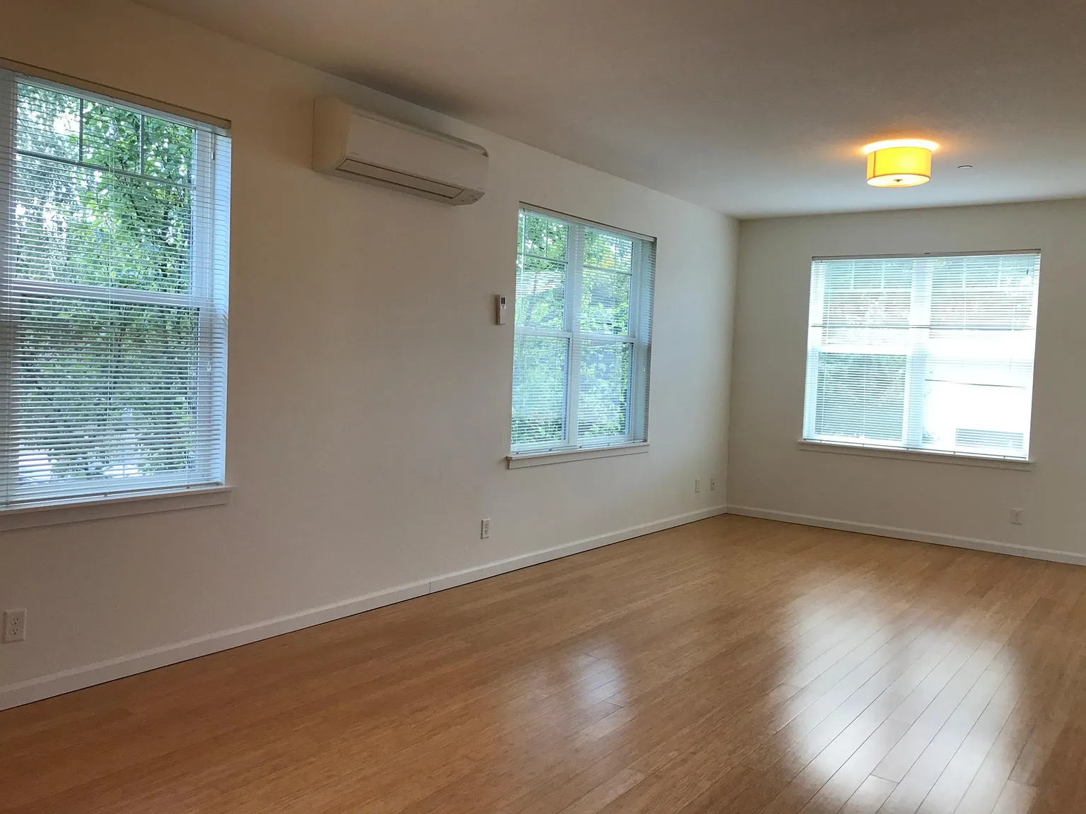 2 bed, 952 sqft, $2,265 — Photo 2