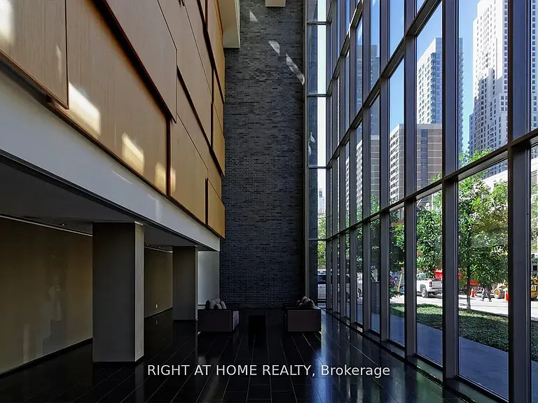 33 Charles St E #1005 — Photo 16
