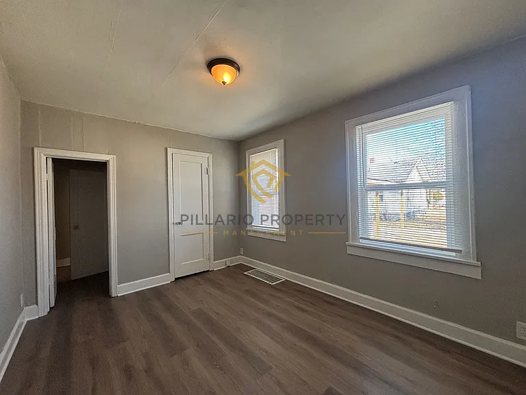711 W 22nd St — Photo 3