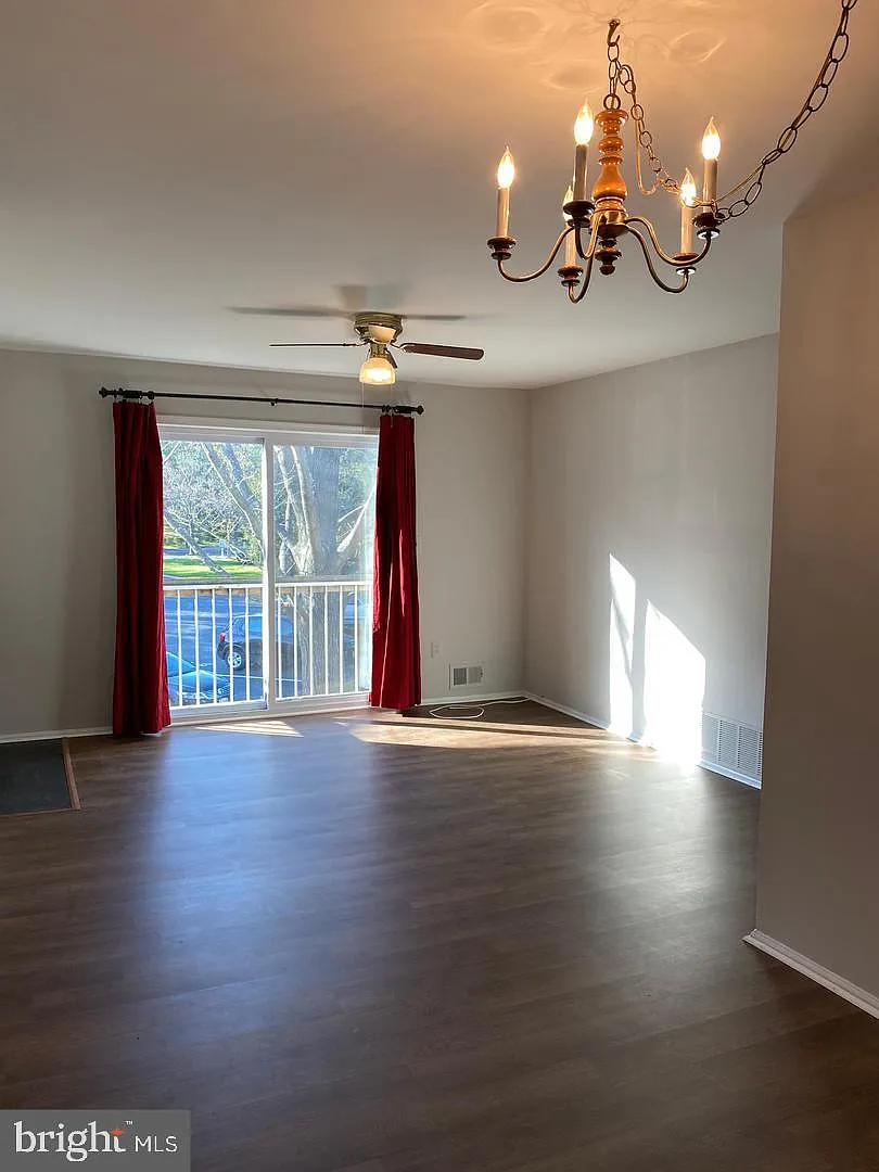 2 bed, 1.0 bath, 1008 sqft, $2,300 — Photo 4