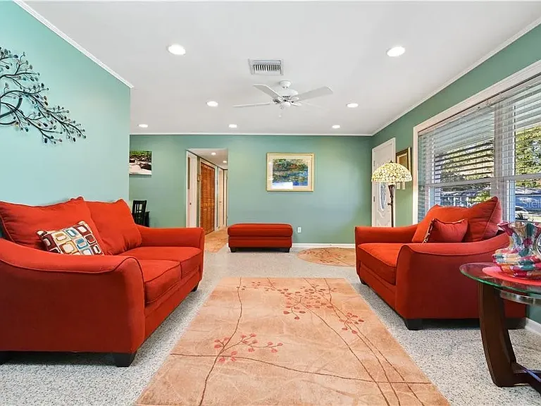 618 Burke St — Photo 13