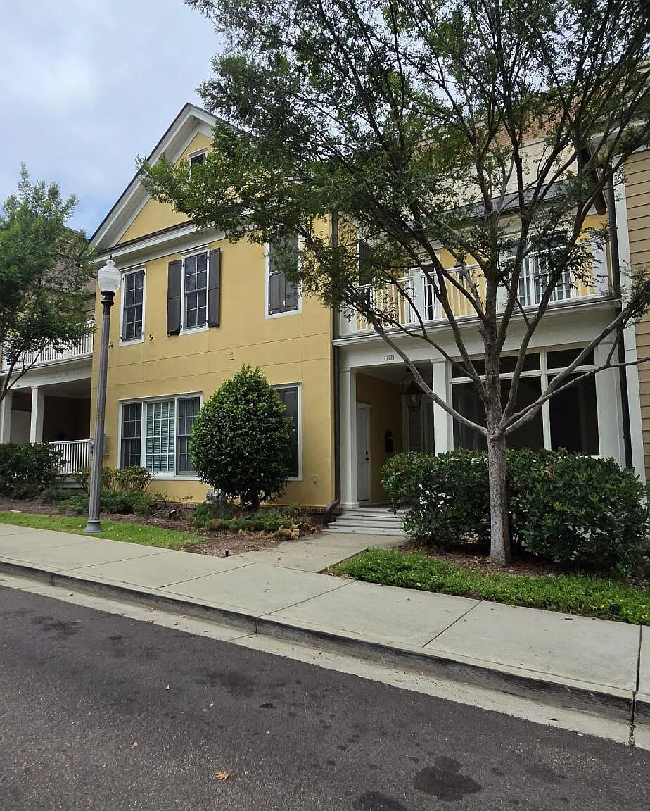 2 bed, 2.5 bath, 2134 sqft, $2,750 — Photo 2