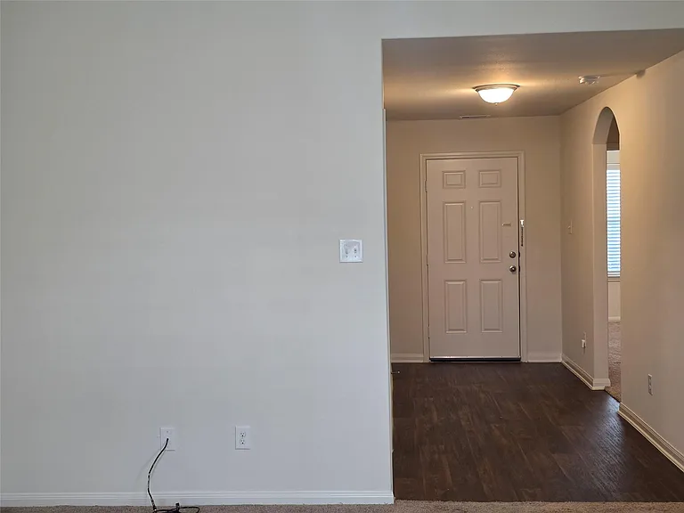 723 Crystal Lakes Dr — Photo 10