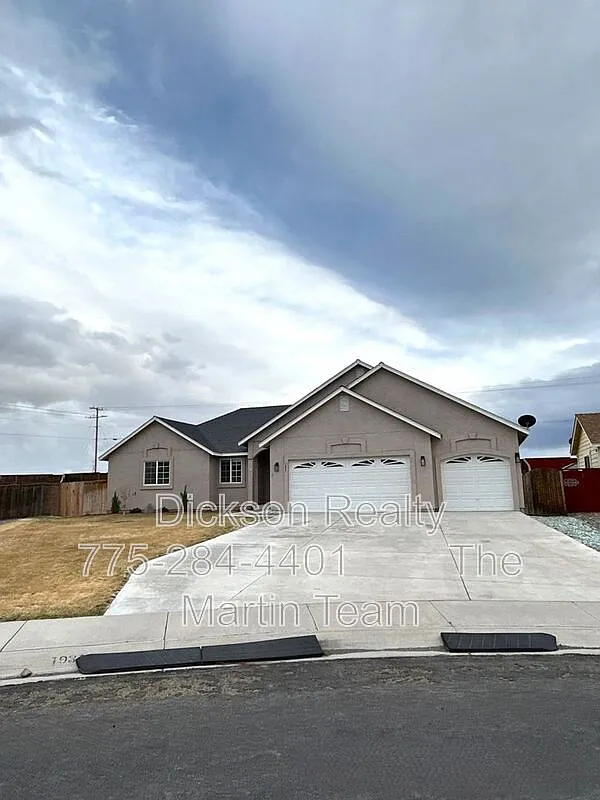 3 bed, 2.0 bath, 1617 sqft, $2,493 — Photo 1