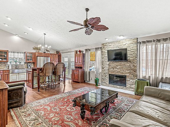 4th image of 426 Wood Hollow Ct
