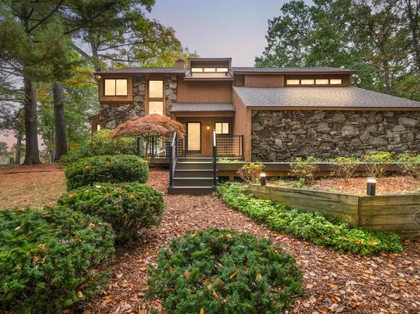 4893 Canyon Oaks Dr, Brighton, MI 48114