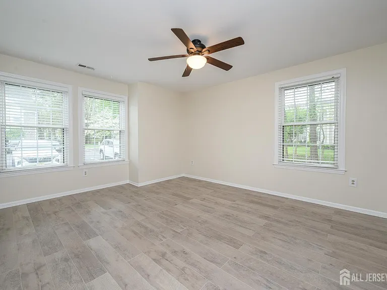 17 Chelmsford Ct — Photo 17