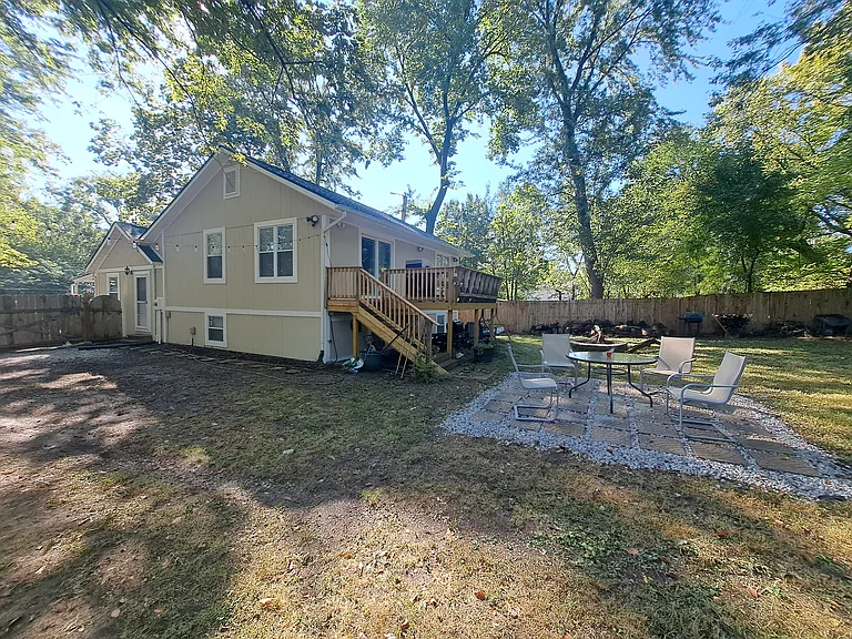 1318 S Pope Ave — Photo 3