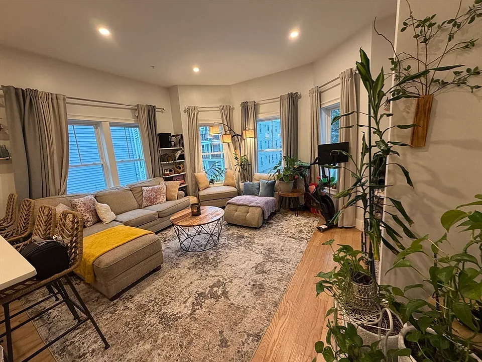 28 Browning Ave #2