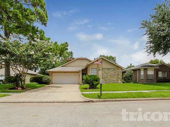 2nd image of 7811 Bluff Trail Dr