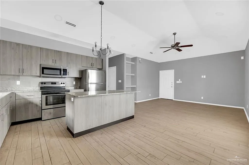 2 bed, 2.0 bath, 930 sqft, $995 — Photo 3