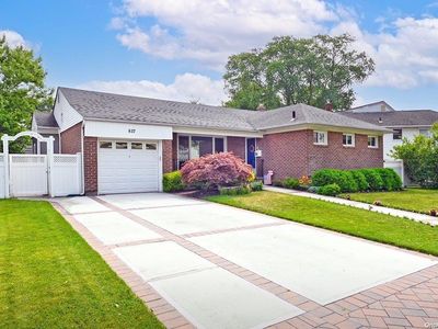 817 Wenwood Drive, East Meadow, NY, 11554