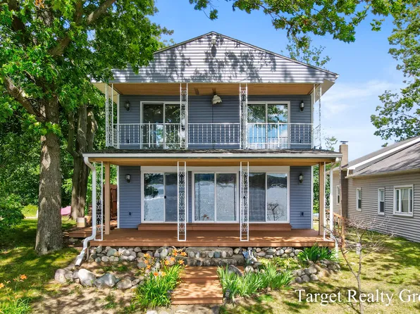 10818 Stoney Point Dr, Delton, MI 49046