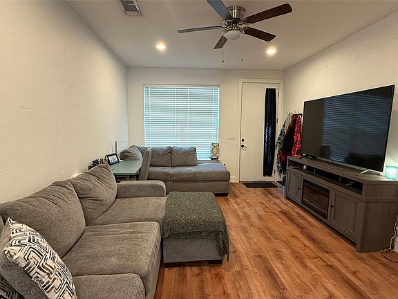 3rd image of 2415 Ridgeview