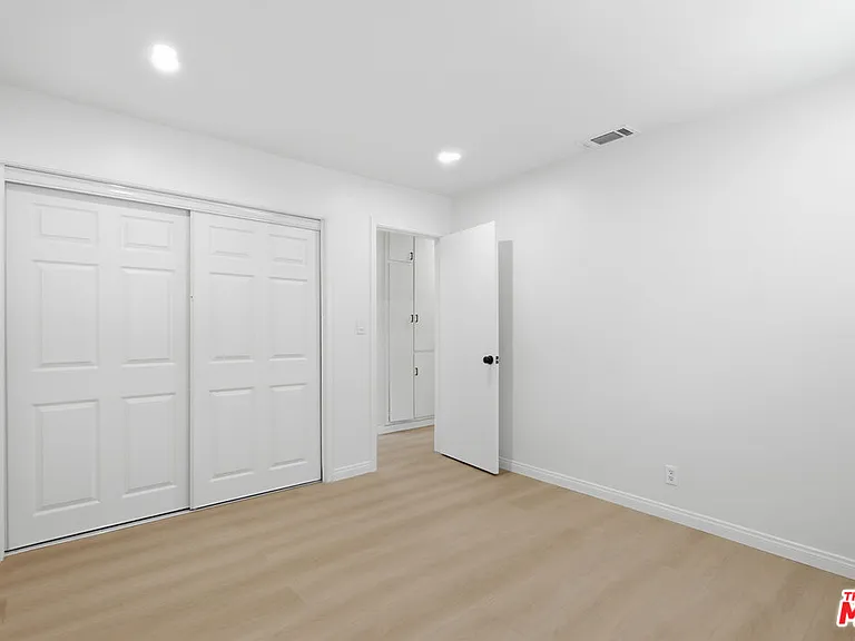 1832 N Summit Ave — Photo 11