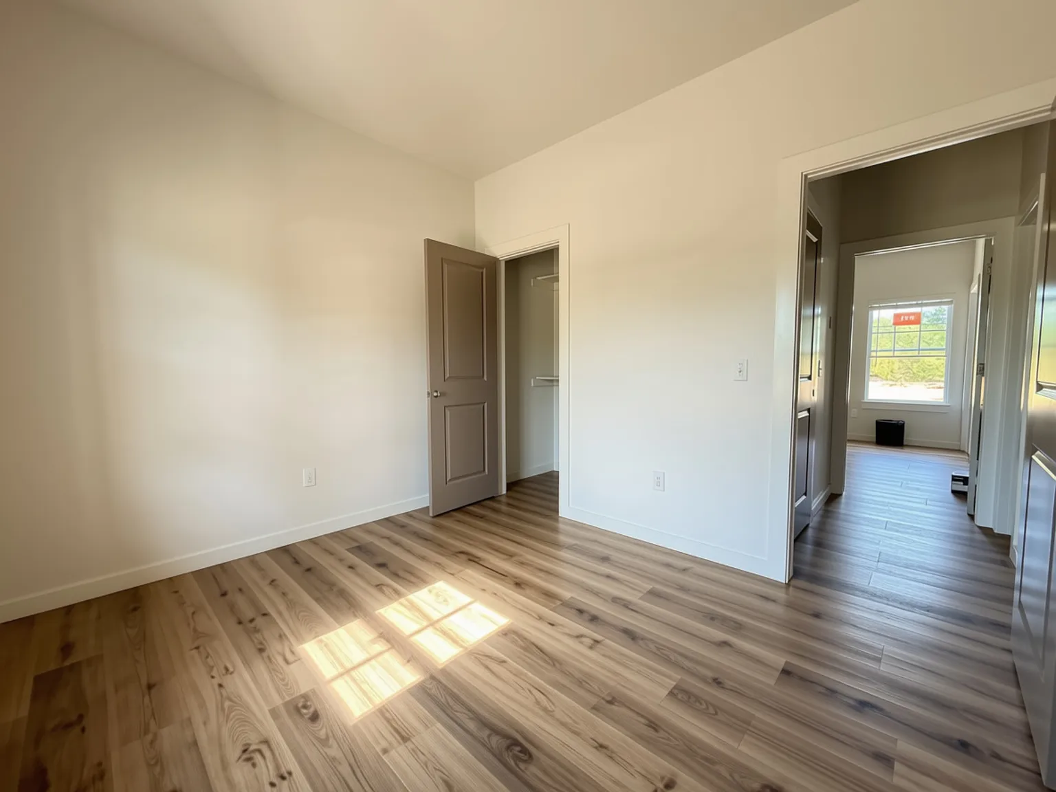 3 bed, 865 sqft, $1,275 — Photo 3