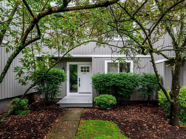 132 Twin Lakes Dr, Fairfield, OH 45014