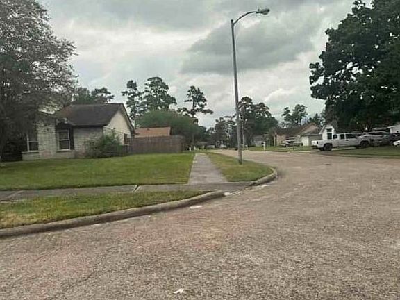 Exterior Neighborhood (street photo)