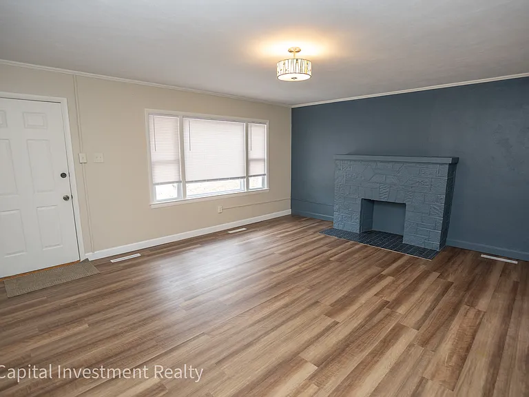 1120 E McCarty St — Photo 4